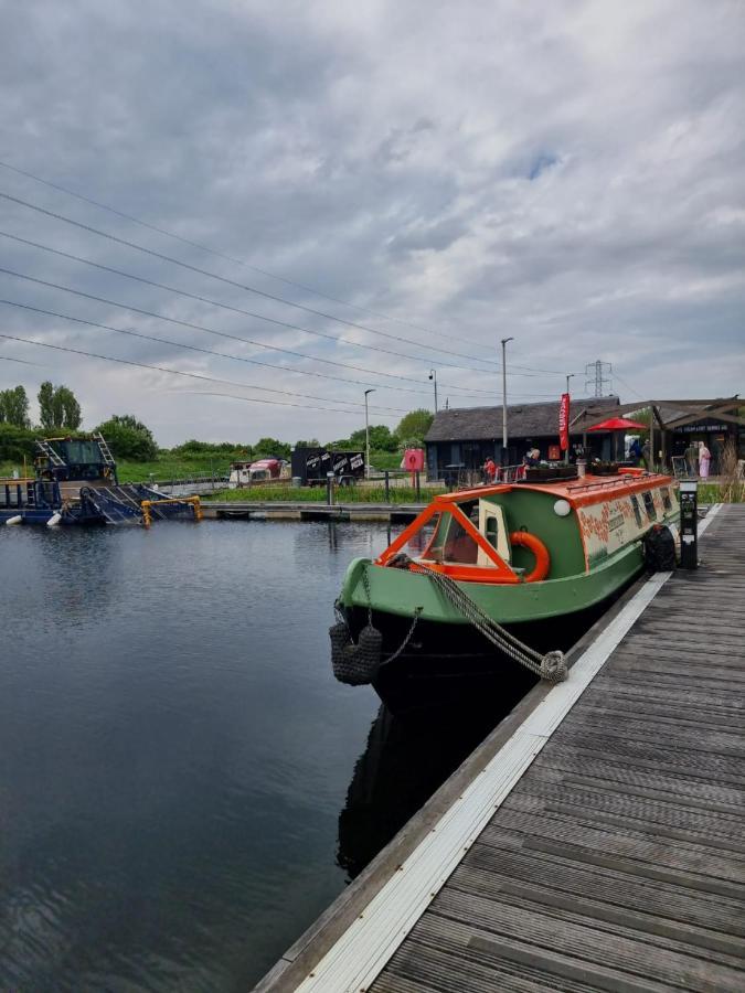 New 2022! Fixed Stay Characterful Narrowboat At The Kelpies, Marigold Sunset フォルカーク エクステリア 写真